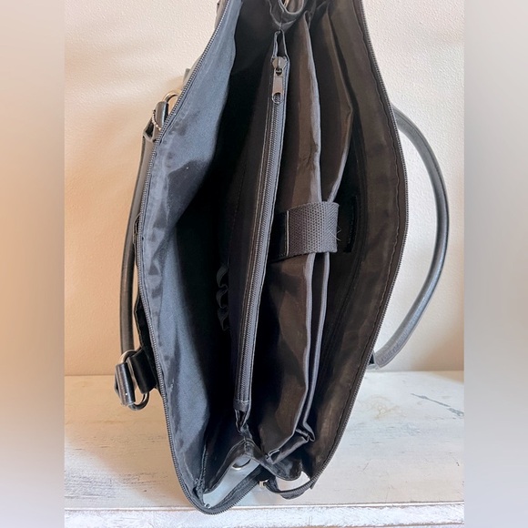 Wilson Leather Laptop Bag - Picture 9 of 9